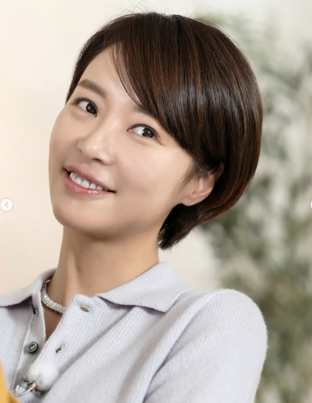 황정음, 새 출발 앞두고 활짝 웃었다 "결혼 탈출 성공, 행복 감출 수 …