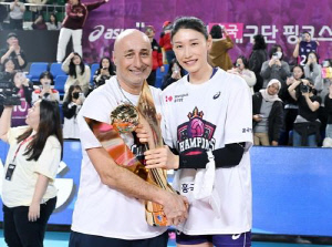 김연경 '은퇴 투어' 매진 행진, 현대건설전서 '중단' 가능성