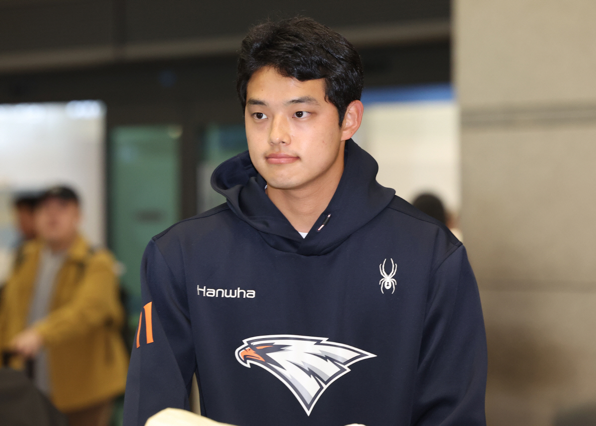 사령탑은 "선발투수" 공언했다→문동주, "어떤 보직이든…물음표 지우는 게…