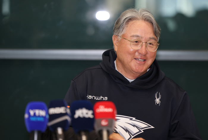 사령탑은 "선발투수" 공언했다→문동주, "어떤 보직이든…물음표 지우는 게…