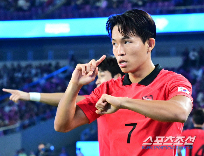 패션으로 난리난 '금메달' 대한민국 국가대표..."한국 최고, 너무 과소…