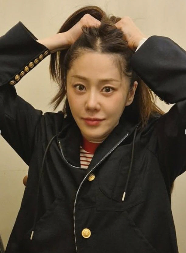 [SCin스타] "간만에 외식" 동안 끝판왕 고현정, 청순+우아美 폭발
