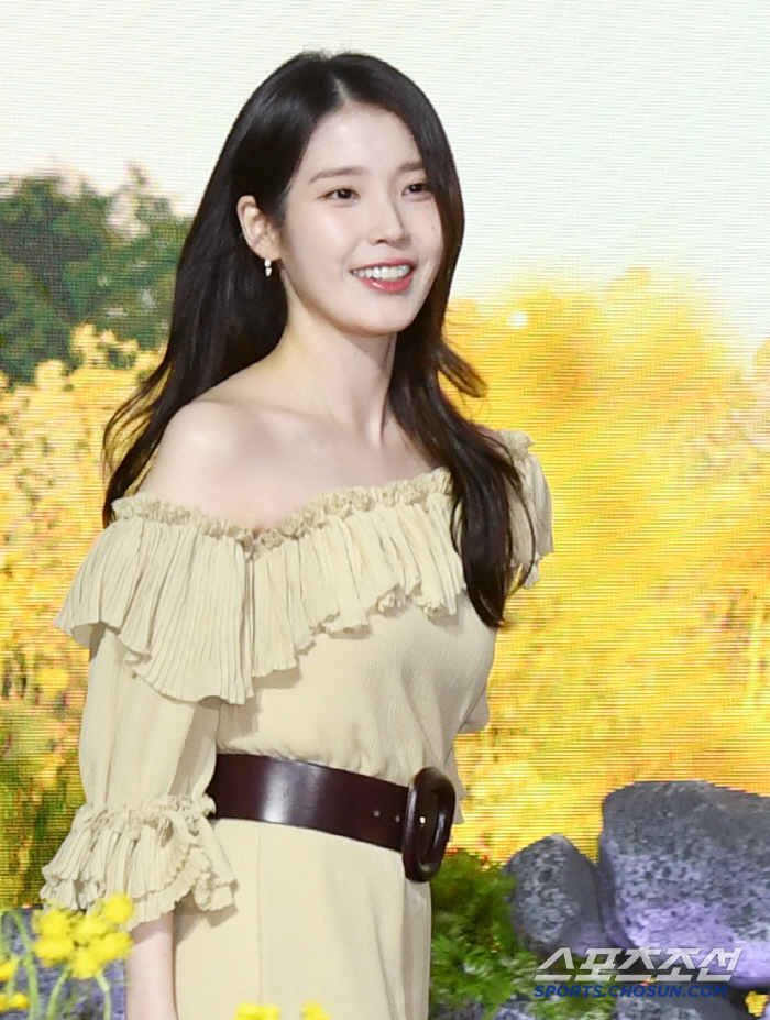 [포토] 아이유, 봄을 부르는 미소
