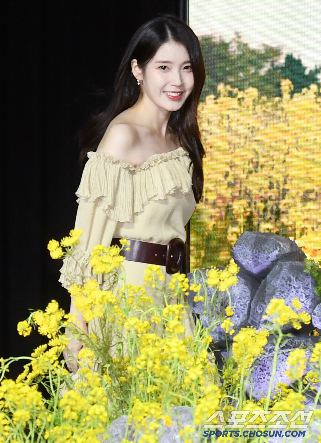 [포토] 아이유, 유채꽃 여신