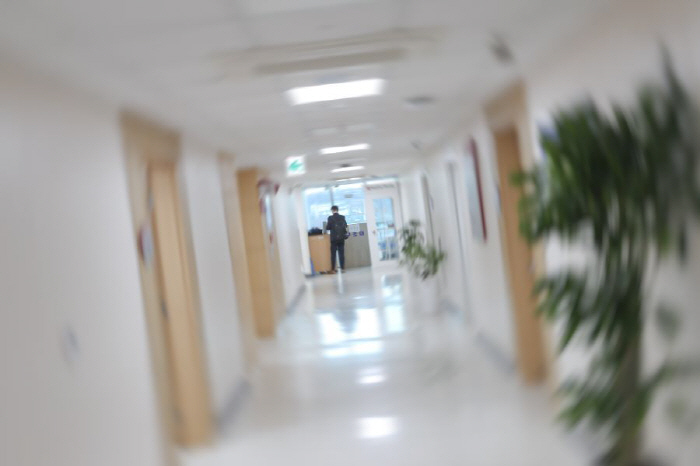 세상이 '빙글빙글' 만성 어지럼증, 치료 방법은?