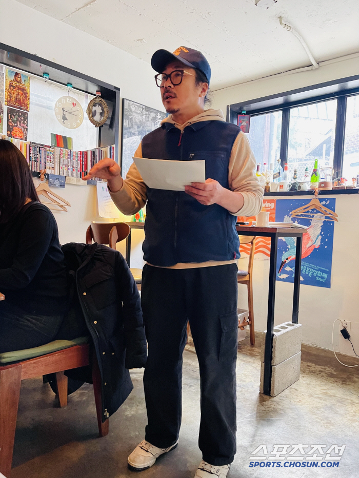 [SC현장] "1억 빚 최씨에 '아이고 이놈아' 툭툭"…양익준, '후배 …