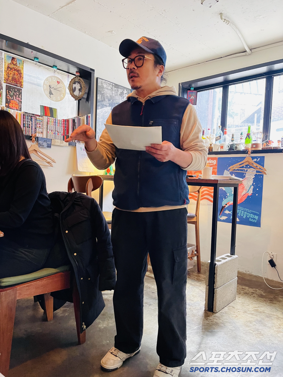 [SC현장] "1억 빚 최씨에 '아이고 이놈아' 툭툭"…양익준, '후배 …