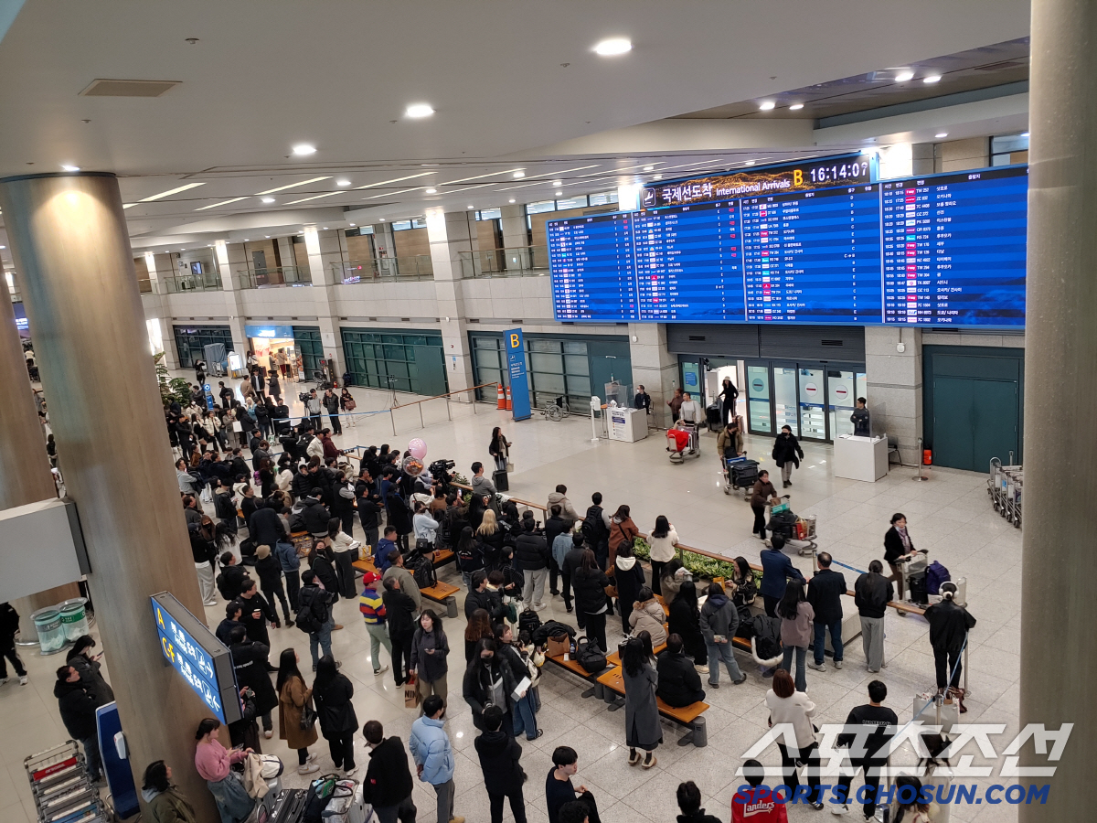 "야구선수들 무슨 날이에요?" KIA·LG·SSG 감독 3인 나란히 앉은…