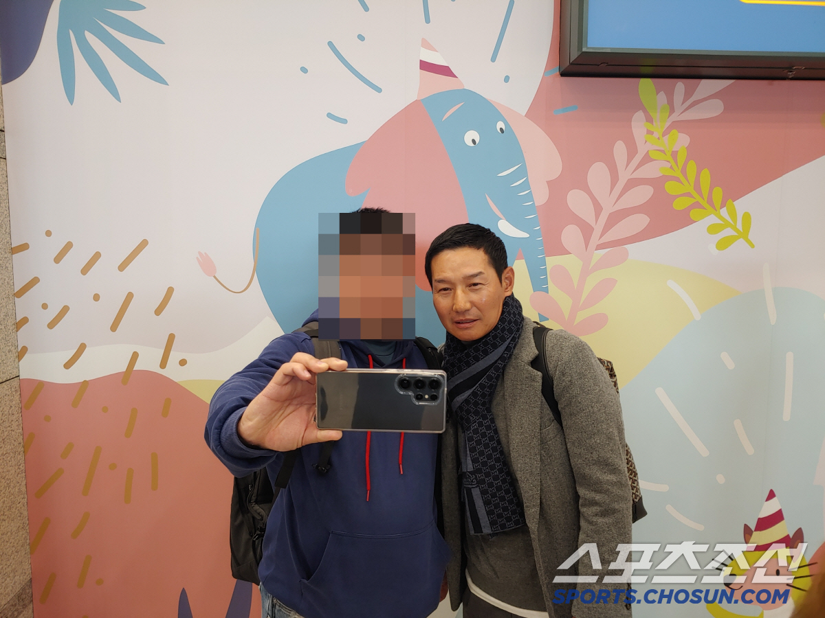 "야구선수들 무슨 날이에요?" KIA·LG·SSG 감독 3인 나란히 앉은…