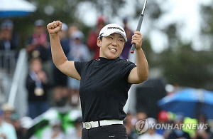 두산건설, 일본 여자골프 상금 1위 앞둔 신지애 후원