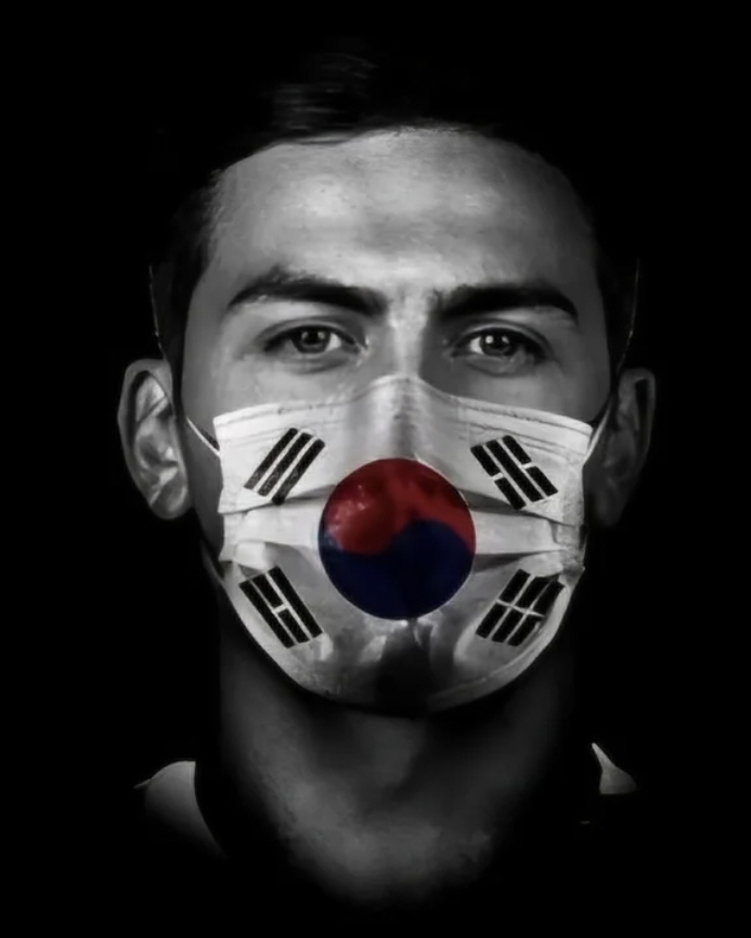 '태극기 펄럭+韓 사랑 가득' 꽃미남 월클 공격수, 다시 한국 올 길 열…