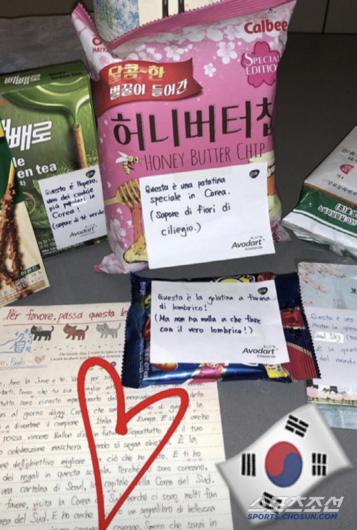 '태극기 펄럭+韓 사랑 가득' 꽃미남 월클 공격수, 다시 한국 올 길 열…