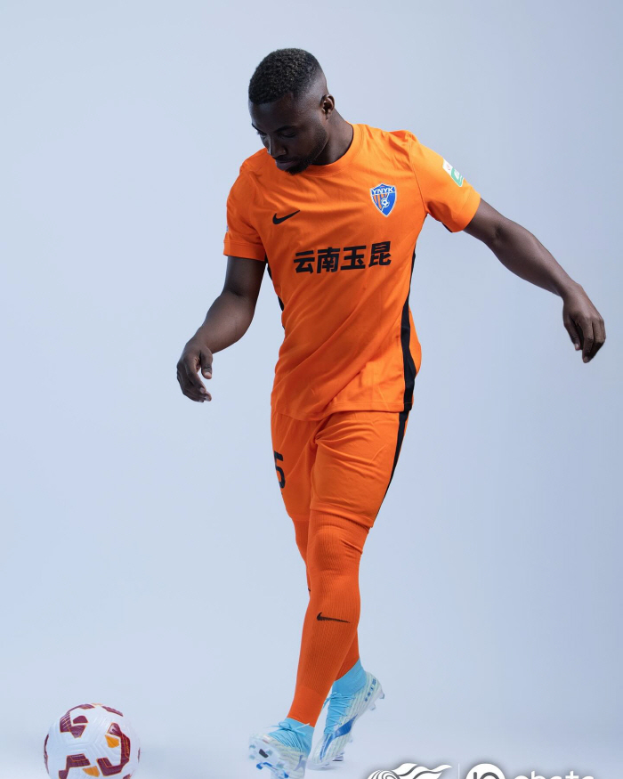 이를 어쩌나...中 축구, WC 진출 대위기! 우레이에 이어 '비장의 무…