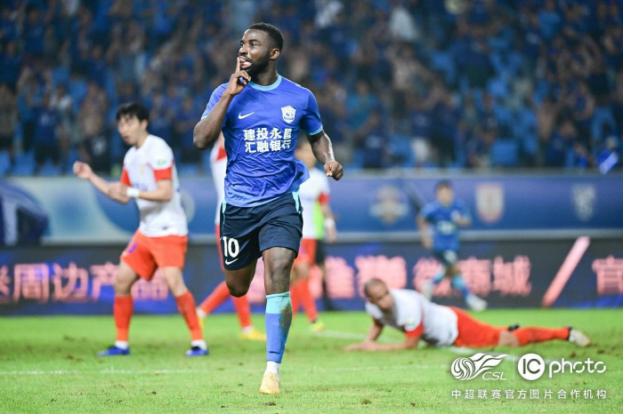 이를 어쩌나...中 축구, WC 진출 대위기! 우레이에 이어 '비장의 무…