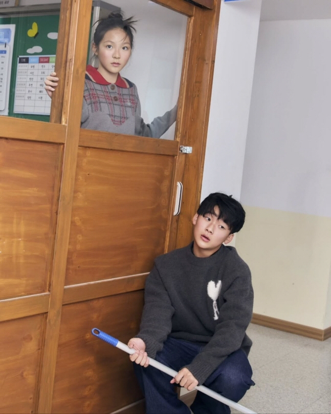 [SCin스타] 추사랑X유토, 12년 우정의 화보 공개…풋풋한 첫사랑 감…