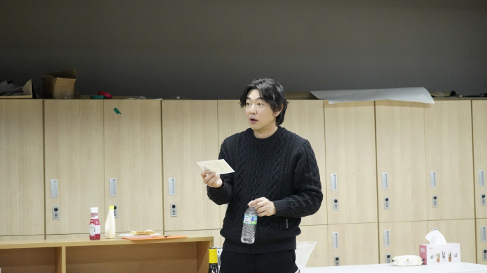 '이상해 며느리' 김윤지 '비기닝' 韓초연으로 연극 데뷔..열정 넘치는 …