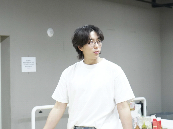 '이상해 며느리' 김윤지 '비기닝' 韓초연으로 연극 데뷔..열정 넘치는 …
