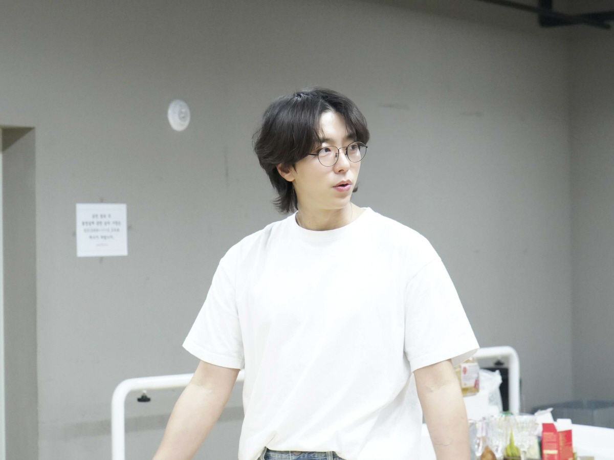 '이상해 며느리' 김윤지 '비기닝' 韓초연으로 연극 데뷔..열정 넘치는 …