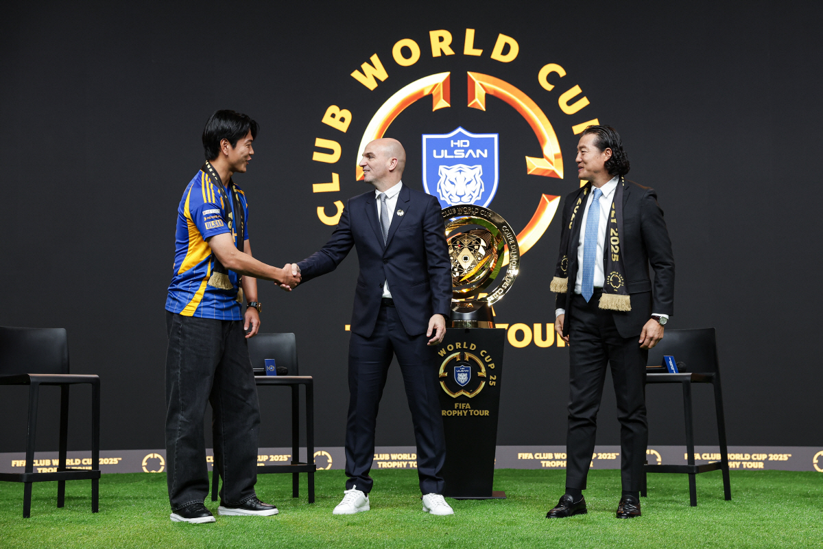우승 트로피 韓 찾은 날, FIFA 클럽월드컵 총 상금 1조4400억원 …