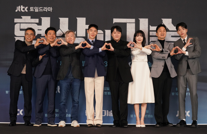 [SC현장] '백발' 이제훈 업은 '협상의 기술', '폭싹 속았수다'와 …