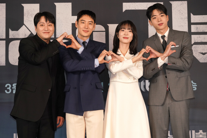[SC현장] '백발' 이제훈 업은 '협상의 기술', '폭싹 속았수다'와 …