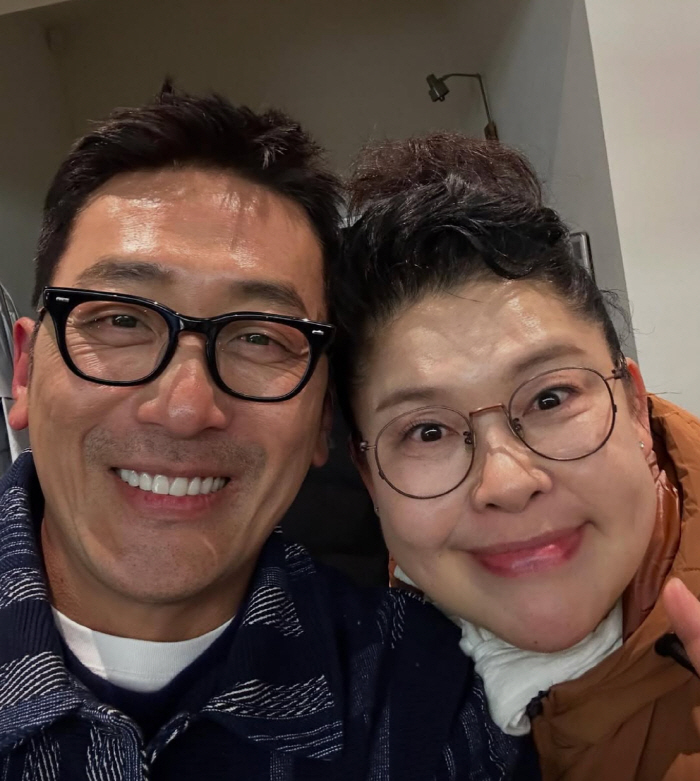 이영자, ♥황동주와 공식 연인 됐는데..9세 연하와 '저녁 데이트' 포착