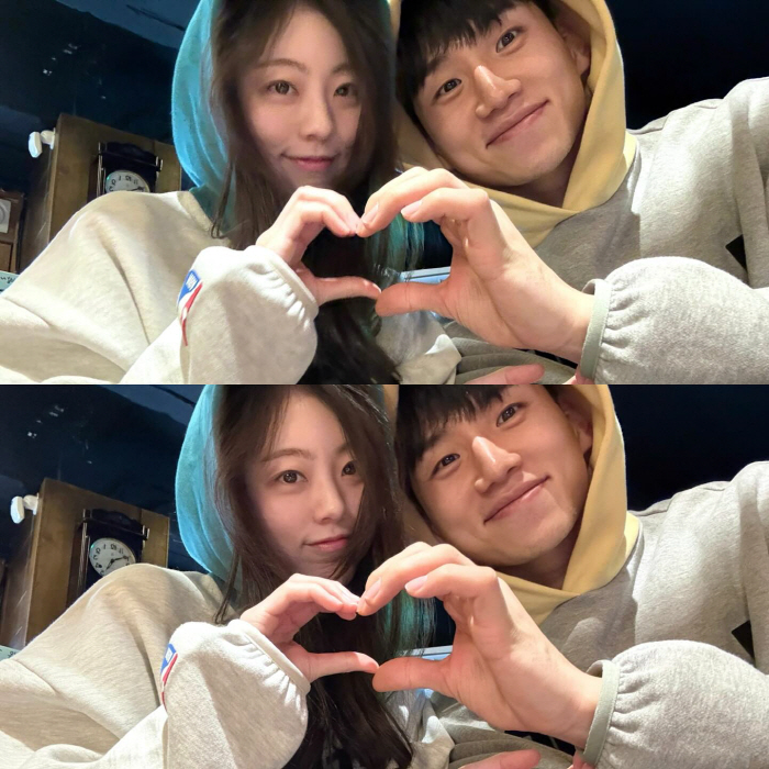 [SCin스타] 곽민정♥문성곤, 신혼 케미 여전…달달한 하트 포즈