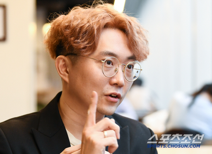 [단독]'음중' PD "새 MC, 같이 잘 커가길…에이나, SM 배경으로…