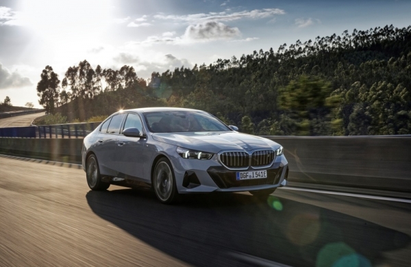BMW 코리아, 사륜구동 순수전기 세단 ‘뉴 i5 xDrive40’ 공식 출시