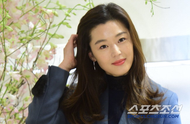 [공식] 전지현, 연니버스 탑승..연상호 감독 '군체' 크랭크인