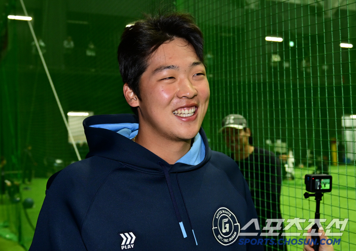 '올 시즌 결과로 보여줘' 롯데 정현수와 이민석 반긴 지바 롯데 쿠로키 …
