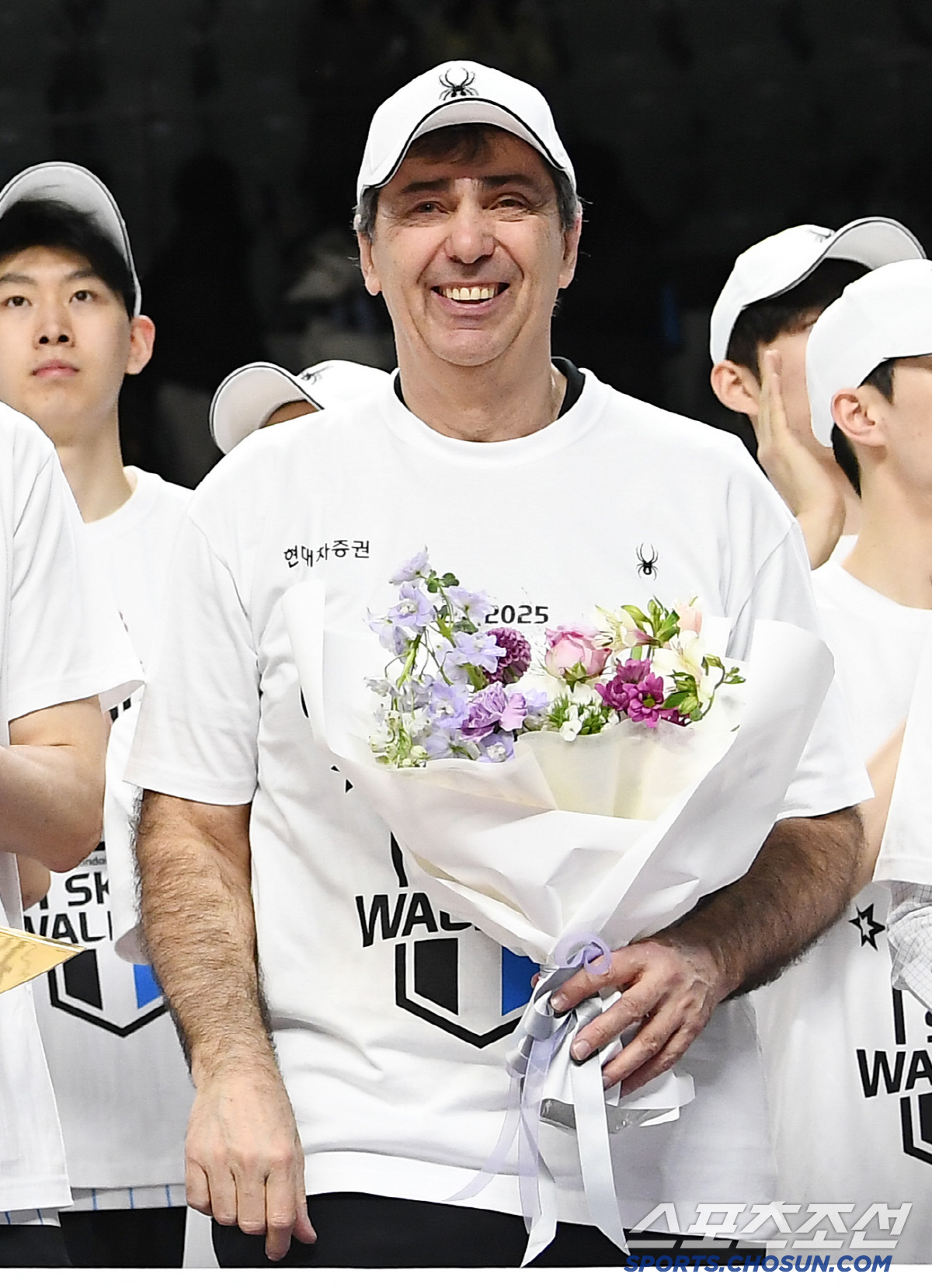 위기 의식 느꼈나...정규리그 1위 확정, 명장의 분노 "챔프전 승자 되…