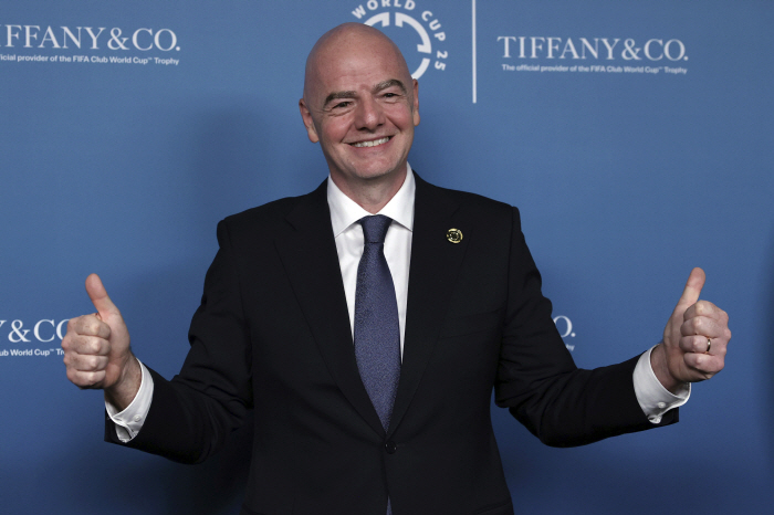 '미쳤다 FIFA 차이나 머니에 눈 돌아간 FIFA, 2030월드컵 참가…