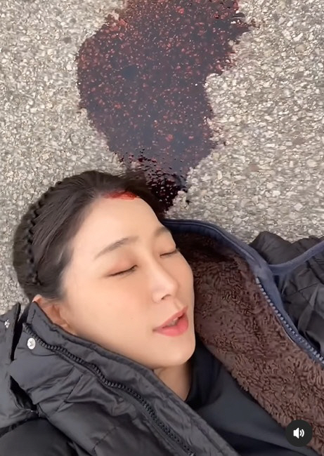 김하영, 피 흘리고 쓰러졌다..바닥에도 피 흥건 '깜짝'
