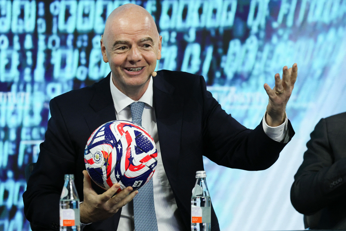 인판티노 돈독 올랐네! "FIFA, 중국 월드컵 보내려고 열일"…64개국…