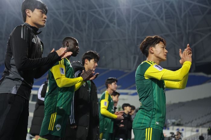 '첫 무득점+완패' 전북과 포옛, 안방서 강원 상대 반등+시드니전 해법 …