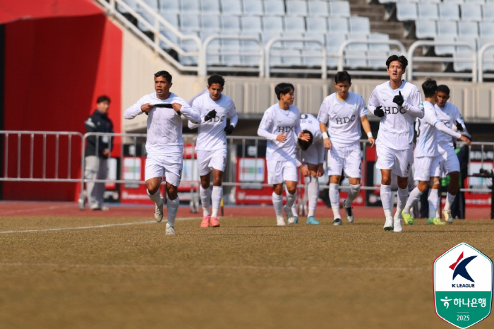[K리그2 종합]"'원정 부산'은 과학" 부천 2-0 꺾고 3경기만에 '첫 승'…전남, 안산 잡고 '선두 탈환'