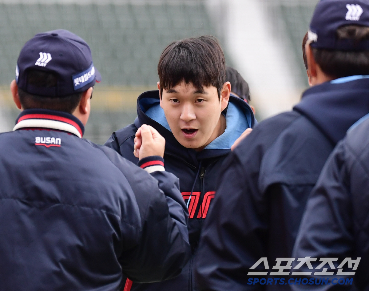 거포 1루수 향기가 난다…첫 경기부터 125m 홈런포, 비결은 "이전까지…