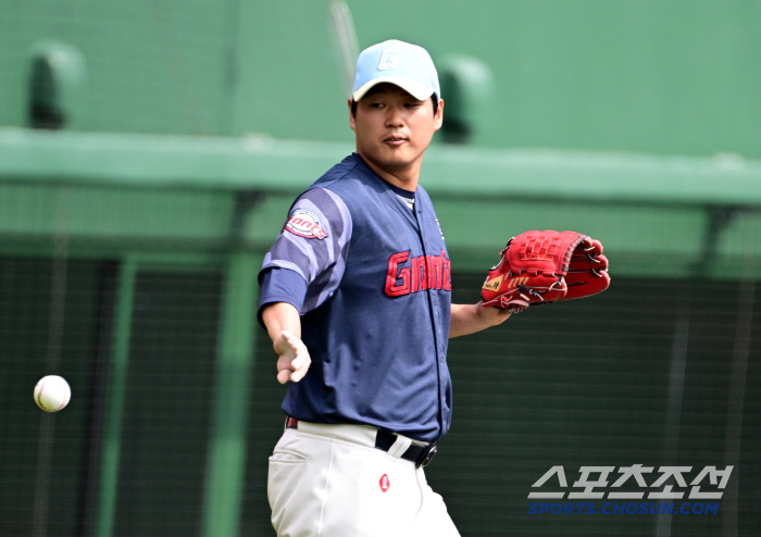 치열했던 롯데 5선발 경쟁, 승자의 무기는 '경험'…"우선 기회 주려고 …