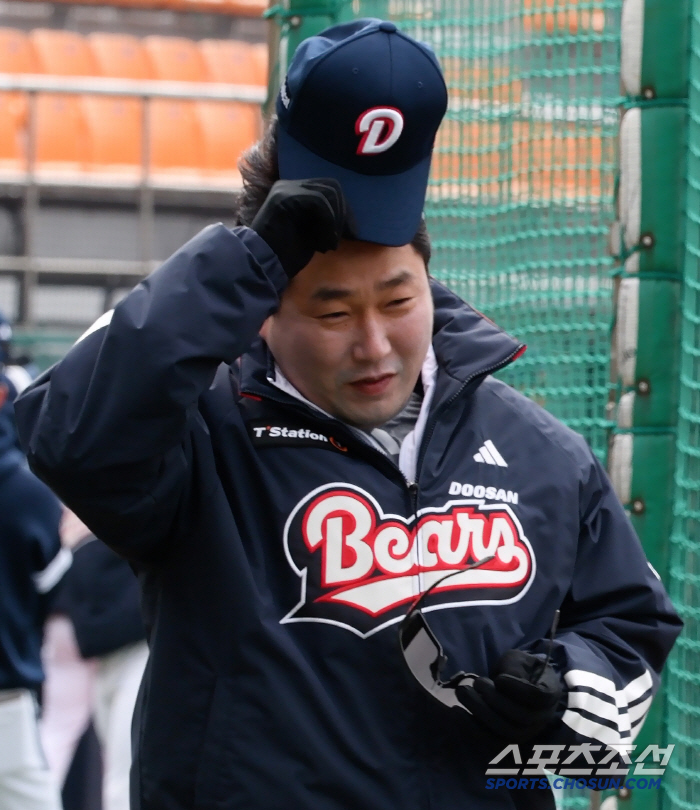 양의지 박석민 이승엽이 연신 고개 숙인 청주야구장, 두산과 한화의 시범경…