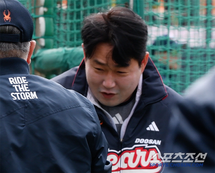 양의지 박석민 이승엽이 연신 고개 숙인 청주야구장, 두산과 한화의 시범경…