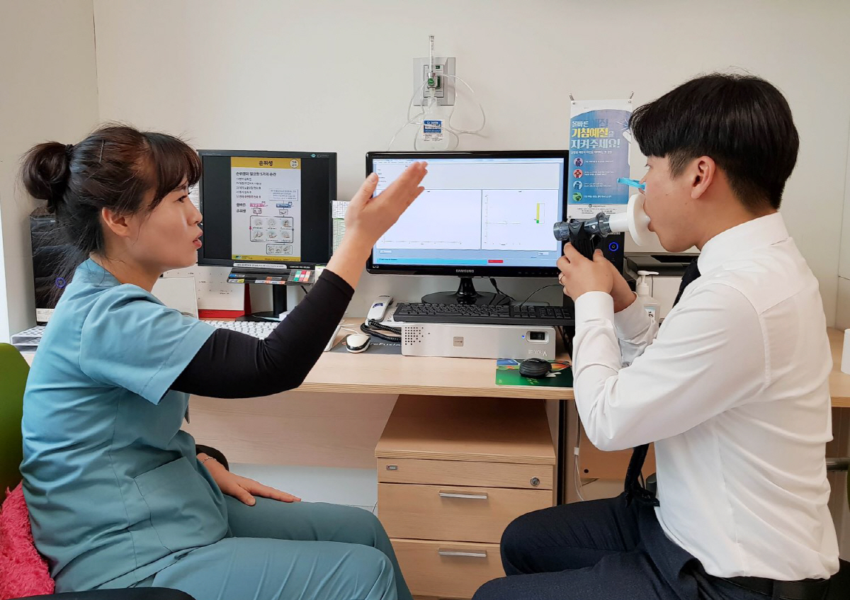계단 오르거나 옷 벗을 때 가쁜 숨, '만성폐쇄성폐질환' 의심