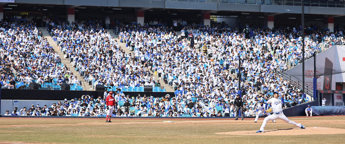 '이게 천만 리그의 위엄인가' 미친 열기, 유료 시범경기인데 자리가 없다…