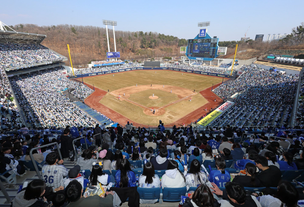 '이게 천만 리그의 위엄인가' 미친 열기, 유료 시범경기인데 자리가 없다…
