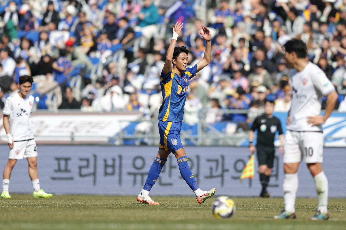 "안주하지 않을 것" 떠난 주민규, '공백' 지운 2001년생 허율…커리…