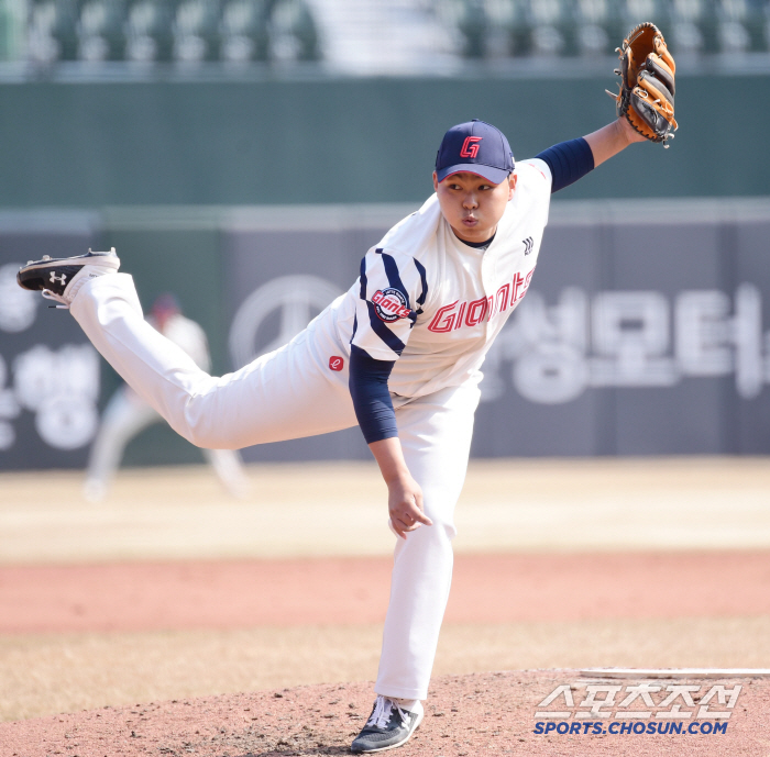 캠프 MVP인데 '경쟁 탈락'이라고?→2이닝 퍼펙트 '무력시위'…"원래 …