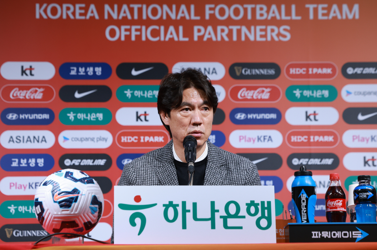 [현장 일문일답]홍명보 감독의 일침 "손흥민이 지금까지 해온 것 잊어선 …