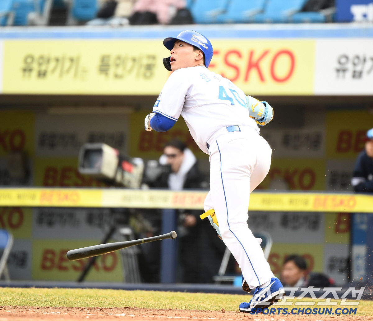 "저 어린 선수가 곽빈의 빠른 공을 밀어서 넘겼다" 믿기 힘든 괴력의 로…