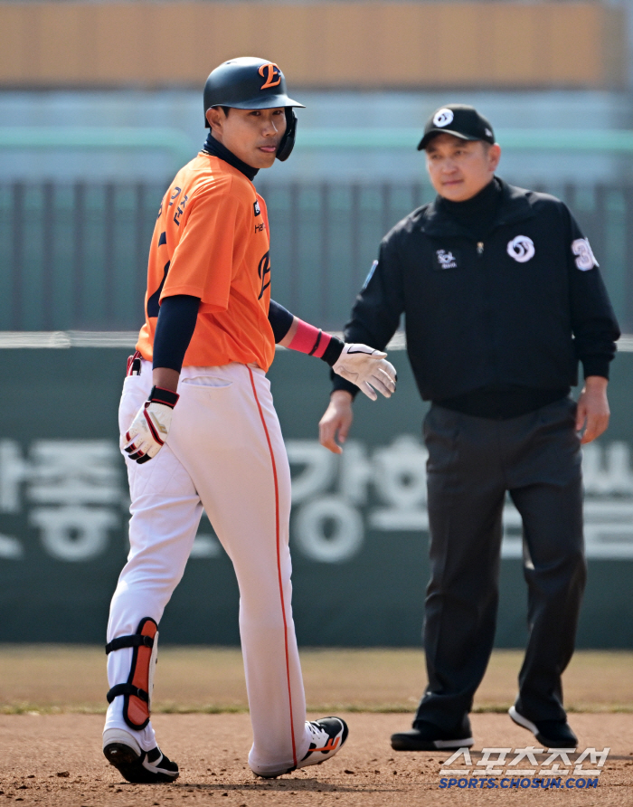 50억원 FA 침묵 끝냈다! 폰세 KBO 데뷔전도 성공적…한화, SSG …