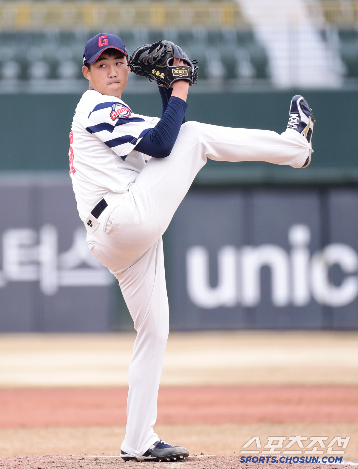 '6회 7득점 빅이닝' LG 8대2 첫승 신고. 롯데 3실책 자멸. 15…